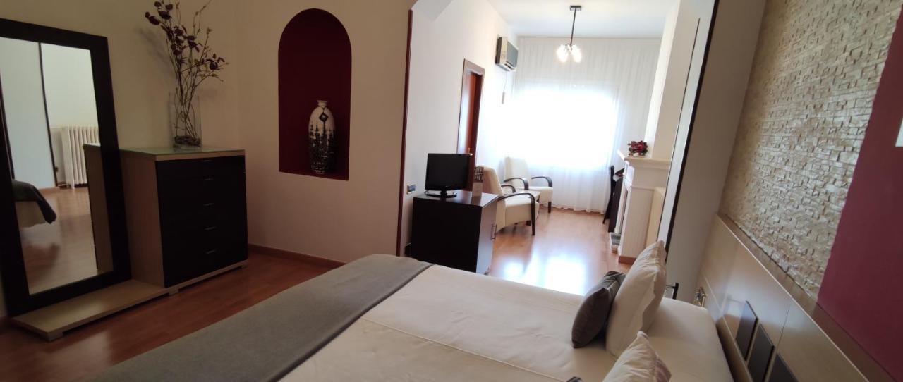 Hotel Segle XX Tremp Buitenkant foto