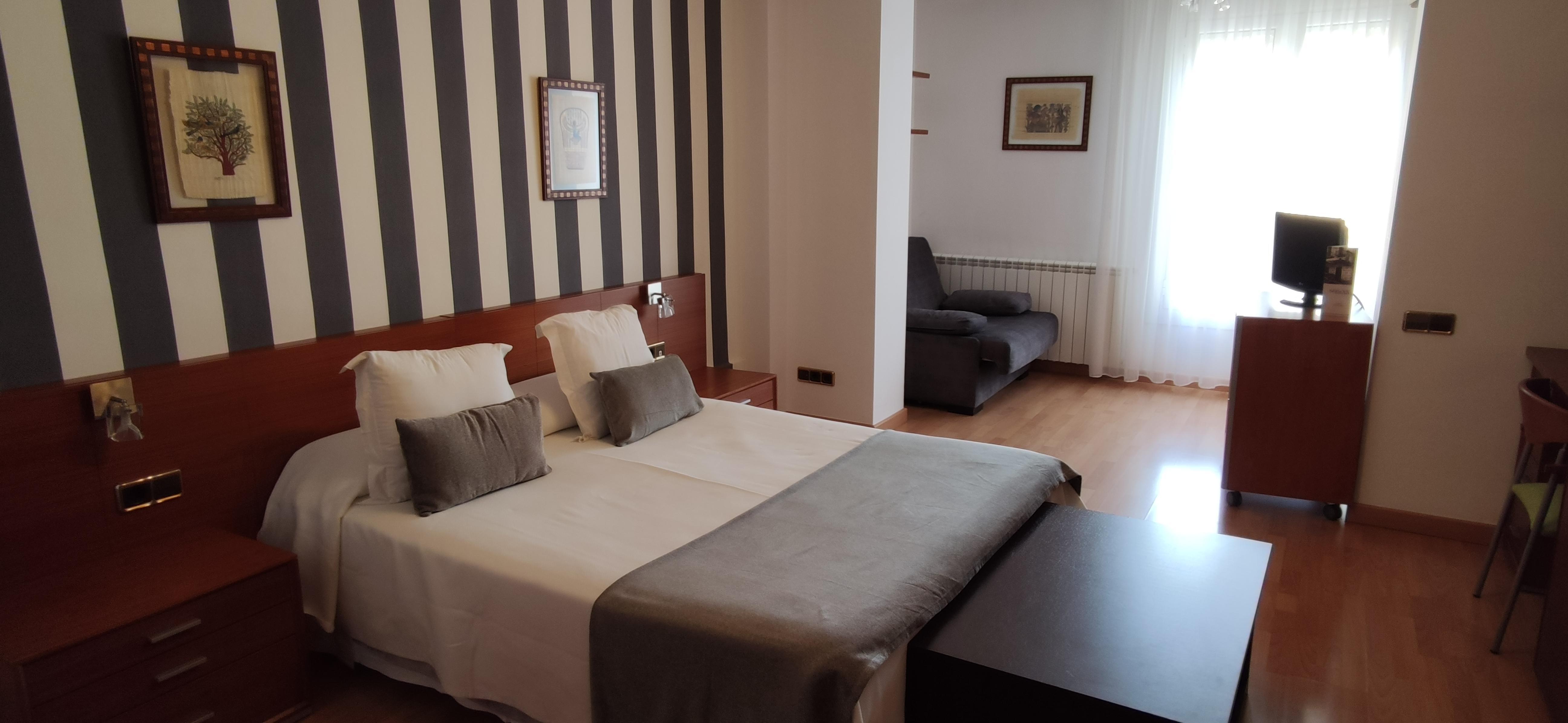 Hotel Segle XX Tremp Buitenkant foto