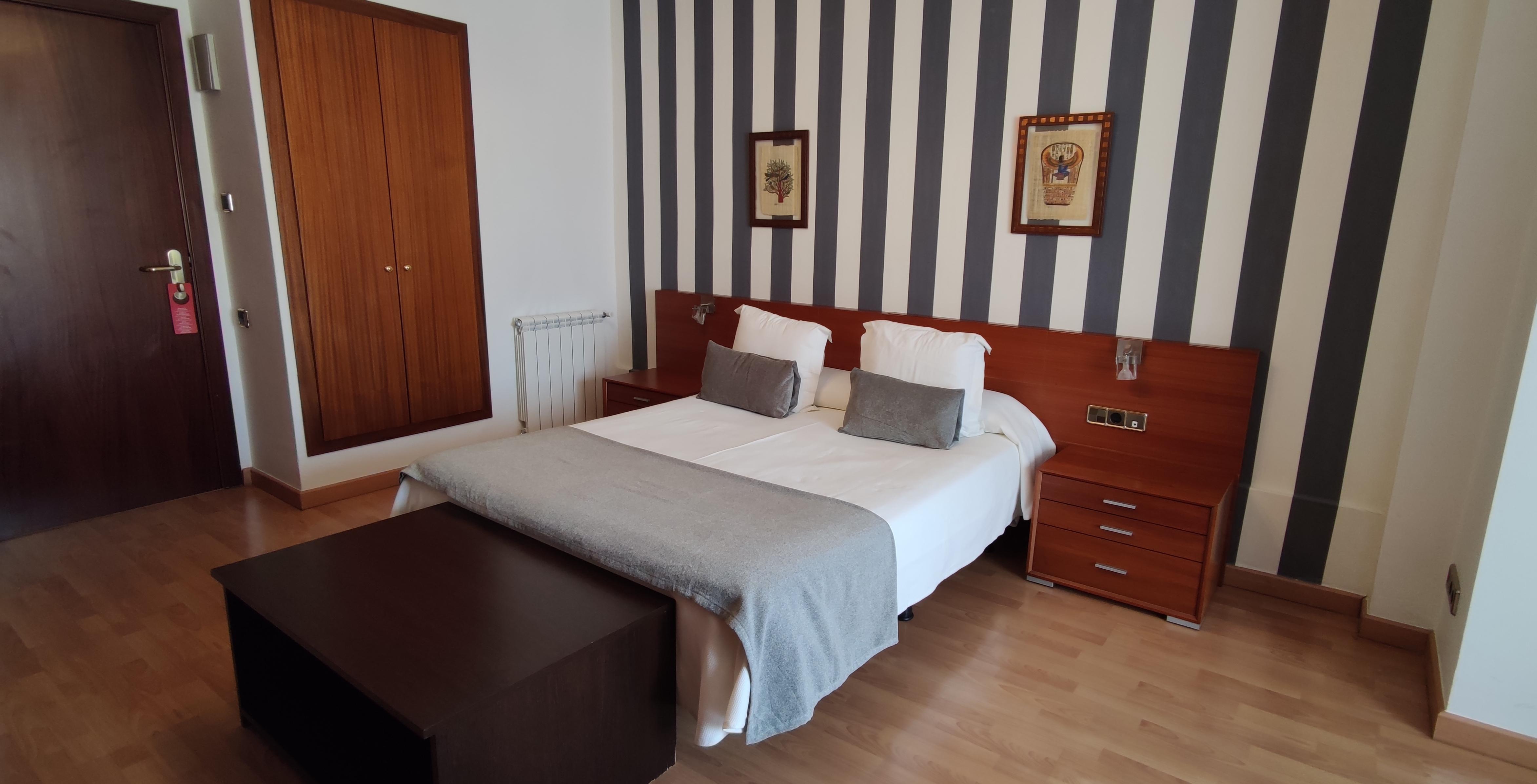 Hotel Segle XX Tremp Buitenkant foto