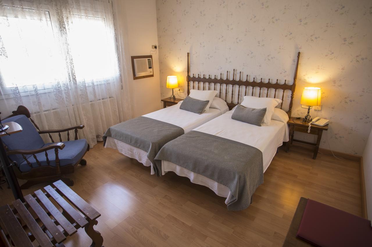 Hotel Segle XX Tremp Buitenkant foto