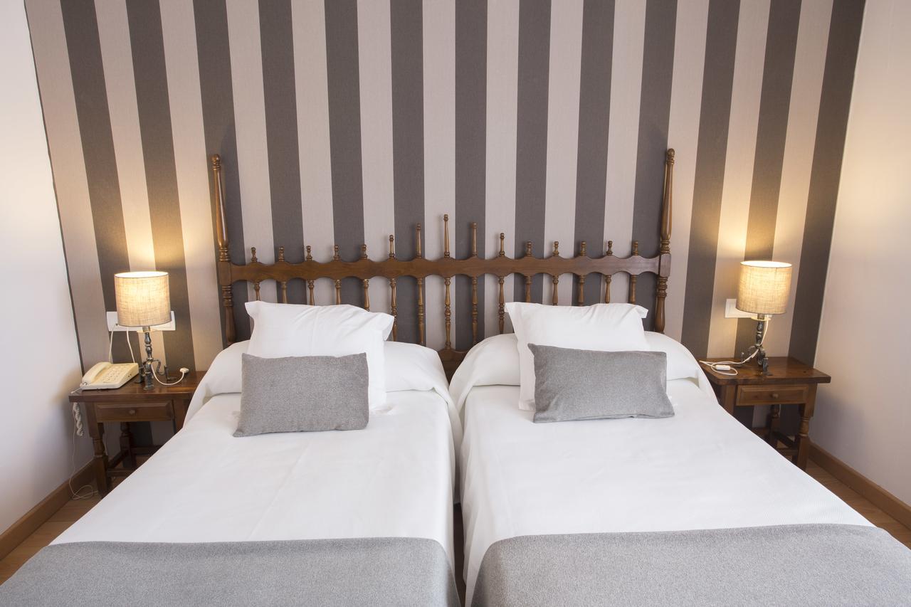 Hotel Segle XX Tremp Buitenkant foto