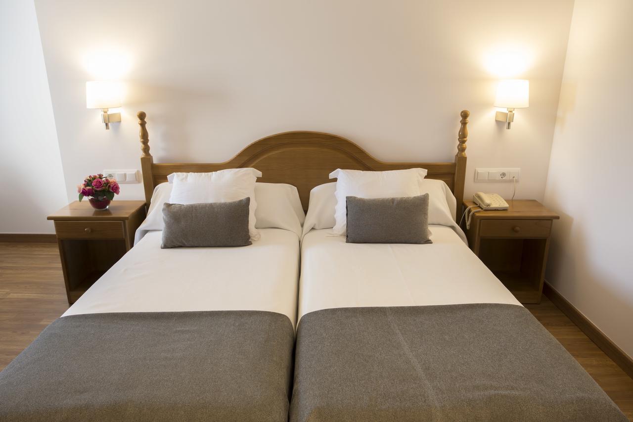 Hotel Segle XX Tremp Buitenkant foto