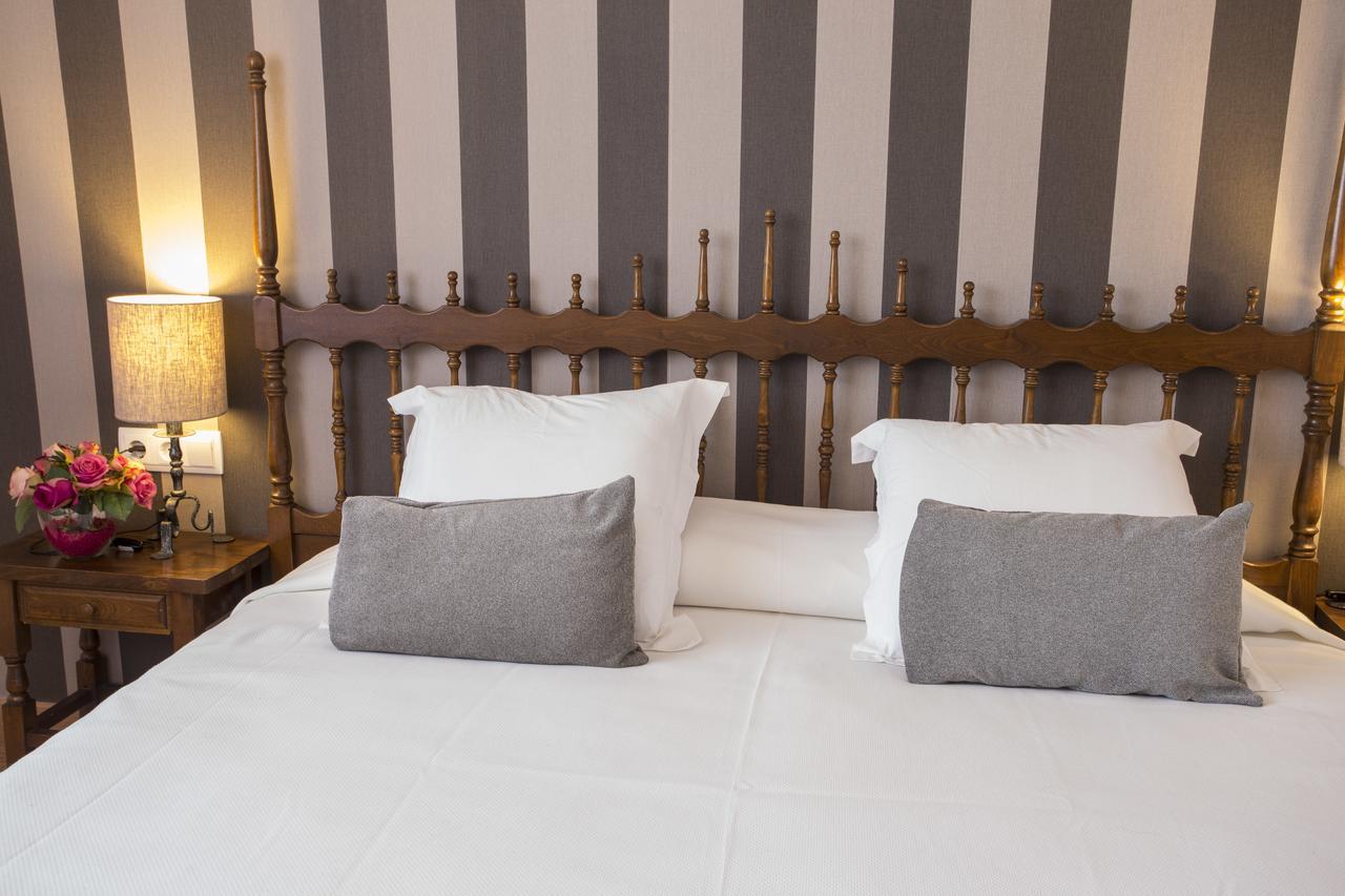 Hotel Segle XX Tremp Buitenkant foto