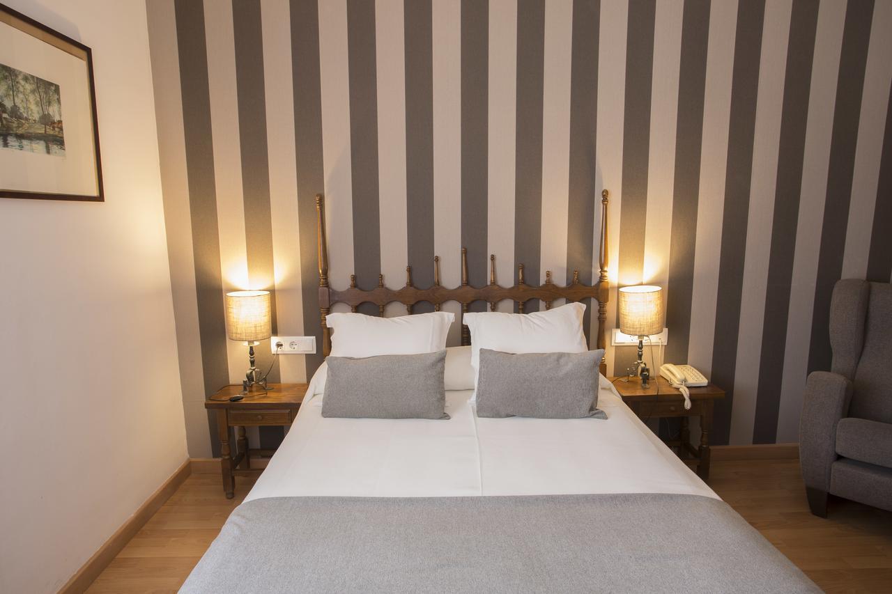 Hotel Segle XX Tremp Buitenkant foto