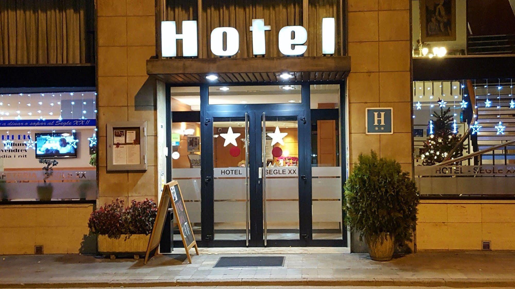 Hotel Segle XX Tremp Buitenkant foto