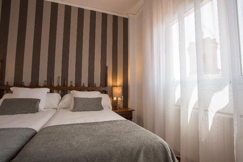 Hotel Segle XX Tremp Buitenkant foto